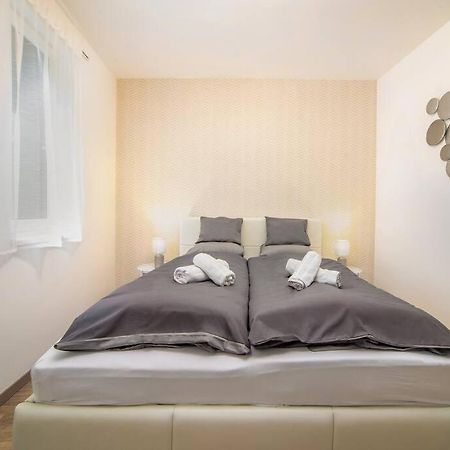 Grace Pine Apartment 1 布达佩斯 外观 照片