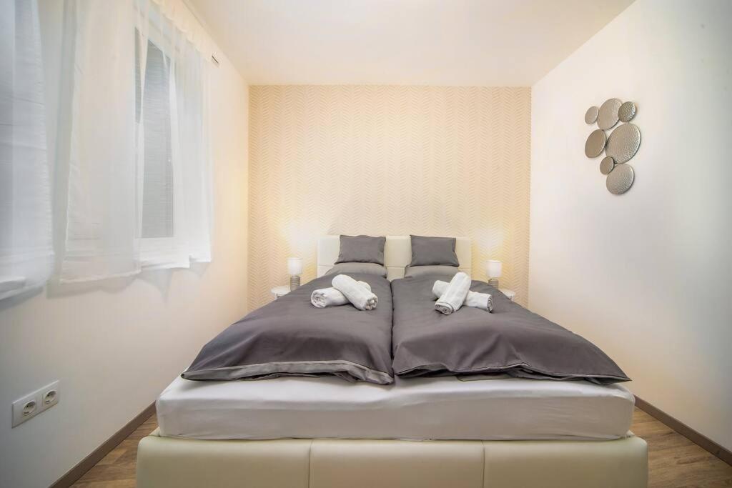 Grace Pine Apartment 1 布达佩斯 外观 照片