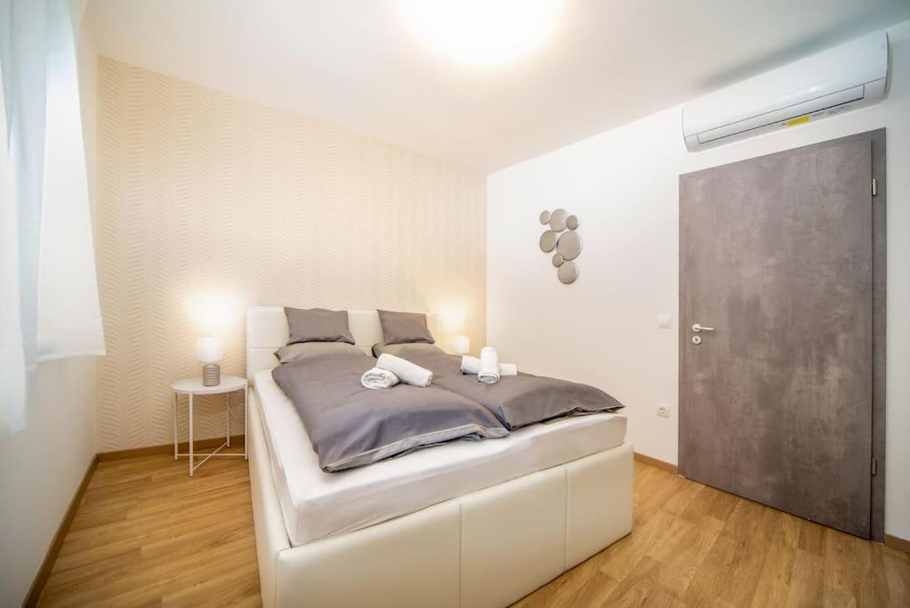 Grace Pine Apartment 1 布达佩斯 外观 照片