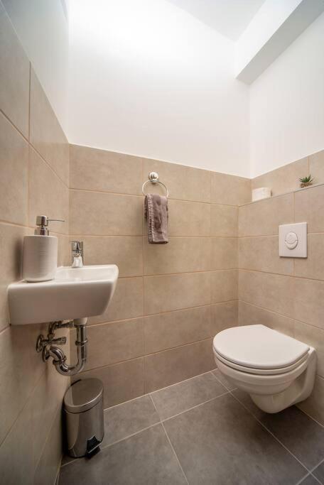 Grace Pine Apartment 1 布达佩斯 外观 照片
