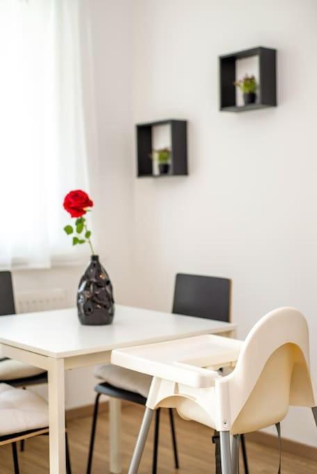 Grace Pine Apartment 1 布达佩斯 外观 照片