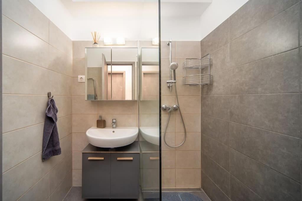 Grace Pine Apartment 1 布达佩斯 外观 照片